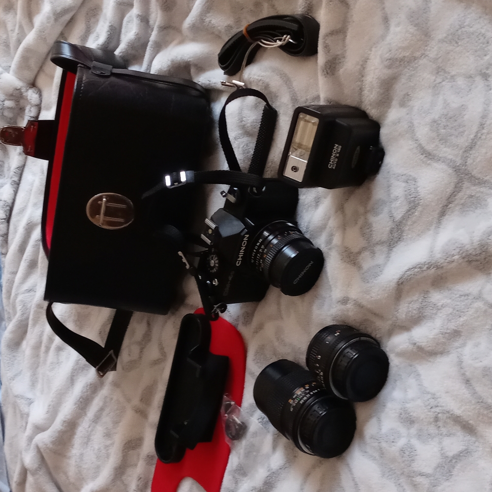 Chinon 35mm with case